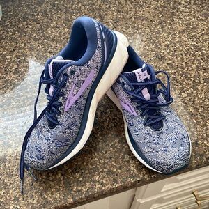 Brooks Ghost 11 womens size 9 running shoe